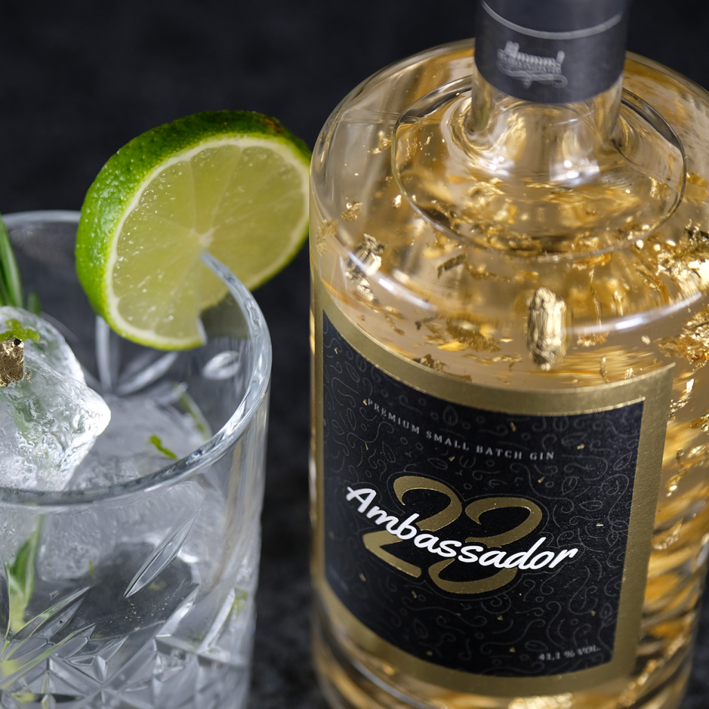 Rauh_Spirits_AMBASSADOR23_GIN_Shooting_Model_2